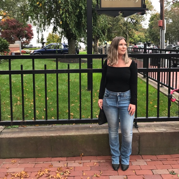 Meet your Posher, Lyndsay - Picture 1 of 2